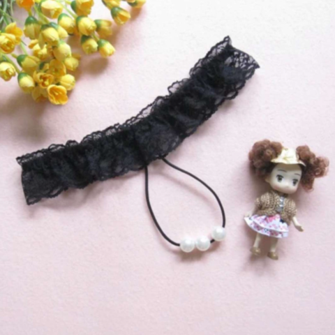 Μαύρο Εσώρουχο με Δαντέλα και Πέρλες Black Lingerie with Lace and Pearls